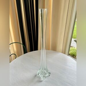 20” EIFFEL TOWER CLEAR GLASS VASE. PERFECT FOR WEDDING CENTERPIECES.